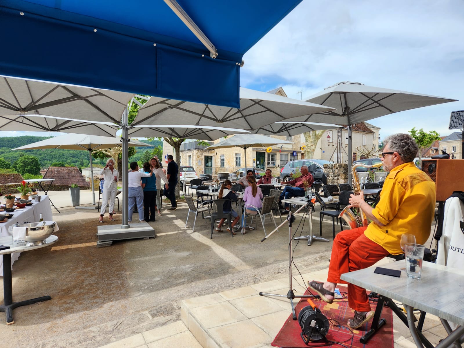 bcc90904-8b6a-43a3-8c80-a24e0d729c8e saxo solo saxobar saxkal